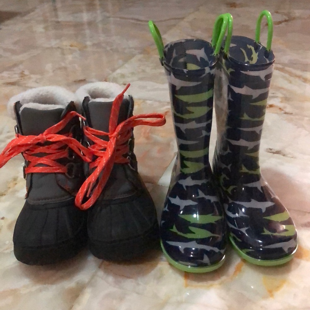 Gymboree snow boots size 2; Lilly Rain boots s 1